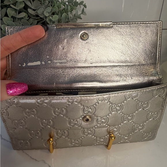 Gucci Silver/goldish Embossed Wallet (project piece) - Picture 4 of 11